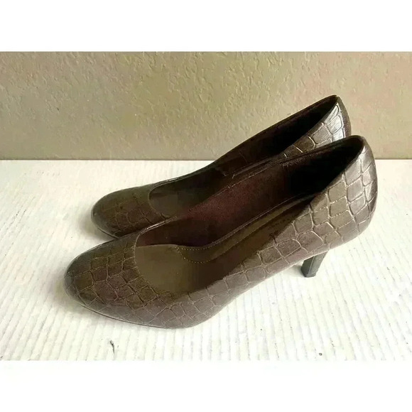 Soft Comfort By Predictions Women's Pumps 6 Brown Burgundy Kitten Heel - Picture 2 of 9